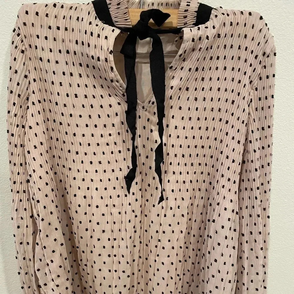 NWT Max Studio women’s pleated Swiss dot necktie blouse size XS - Picture 2 of 7